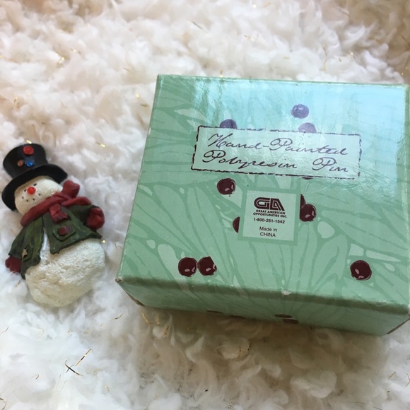 Hand-Painted Polyresin Snowman Pin - Picture 6 of 6